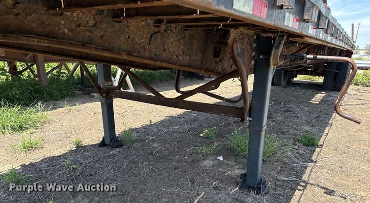 image for item DZ8736 1995 Trailmobile flatbed trailer