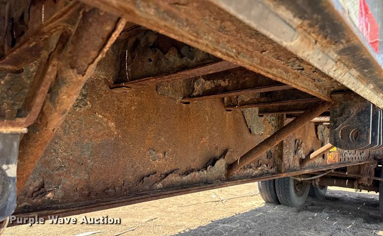 image for item DZ8736 1995 Trailmobile flatbed trailer