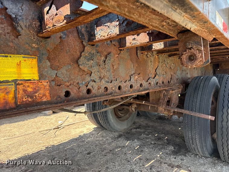 image for item DZ8736 1995 Trailmobile flatbed trailer