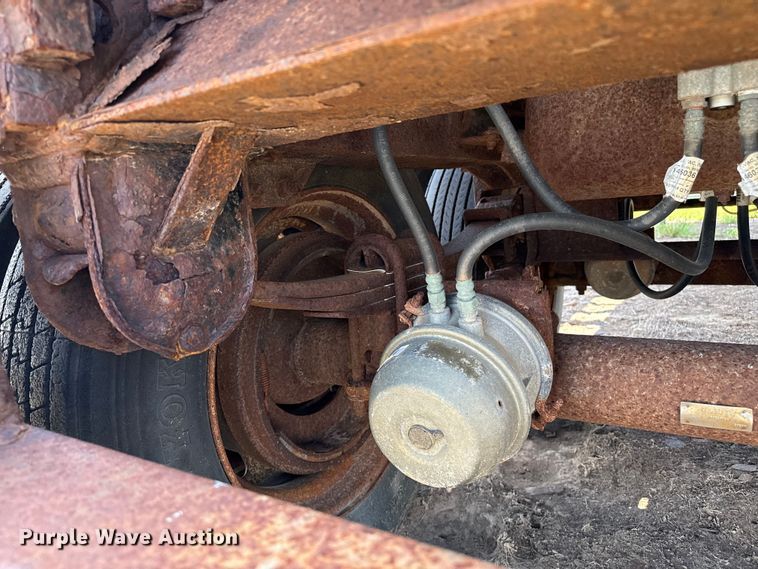 image for item DZ8736 1995 Trailmobile flatbed trailer