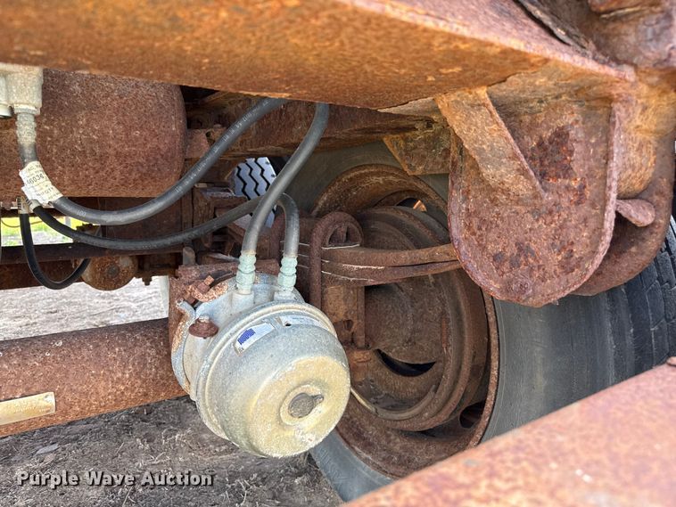 image for item DZ8736 1995 Trailmobile flatbed trailer