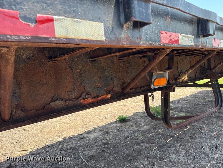 image for item DZ8736 1995 Trailmobile flatbed trailer