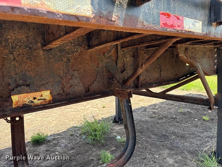 image for item DZ8736 1995 Trailmobile flatbed trailer