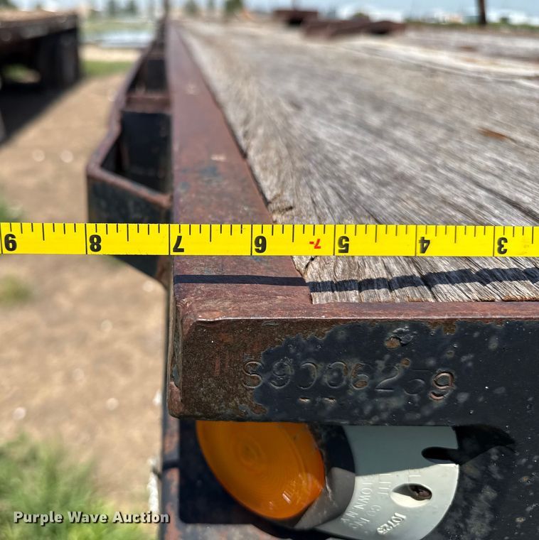 image for item DZ8736 1995 Trailmobile flatbed trailer