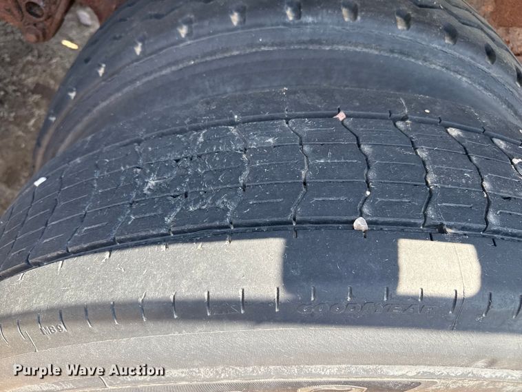 image for item DZ8736 1995 Trailmobile flatbed trailer