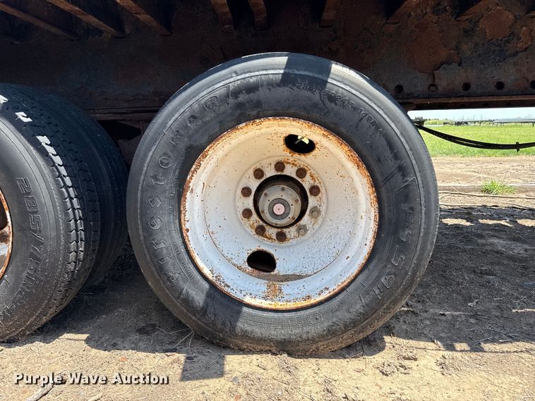 image for item DZ8736 1995 Trailmobile flatbed trailer