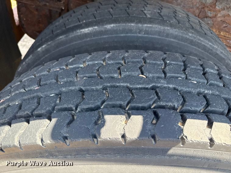 image for item DZ8736 1995 Trailmobile flatbed trailer