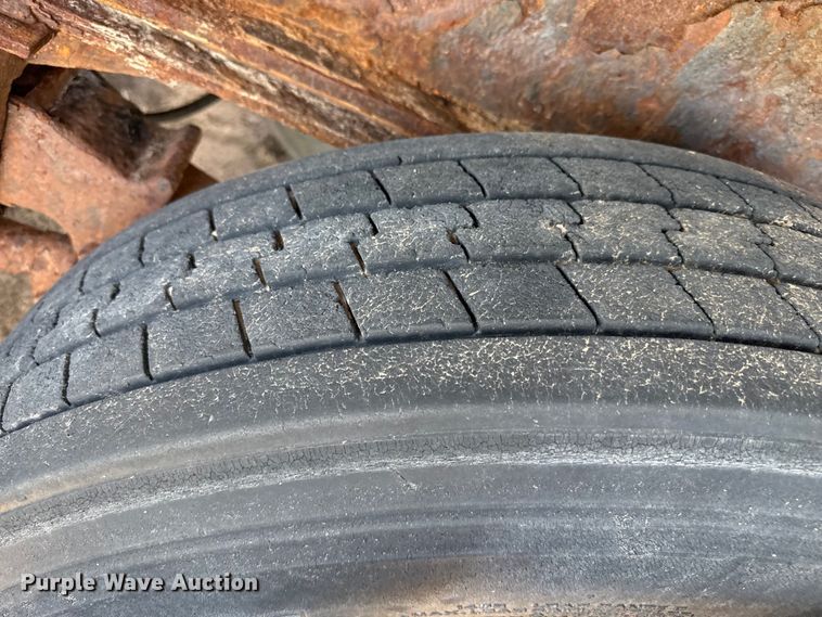 image for item DZ8736 1995 Trailmobile flatbed trailer