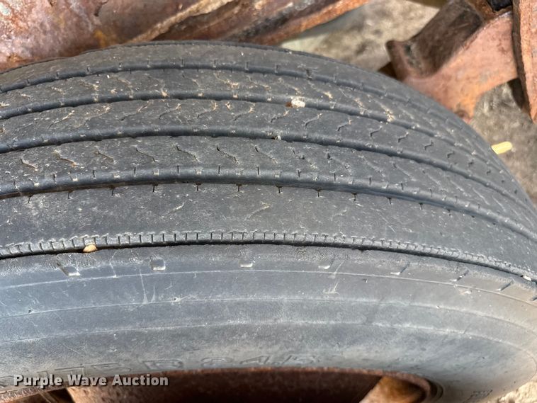 image for item DZ8736 1995 Trailmobile flatbed trailer