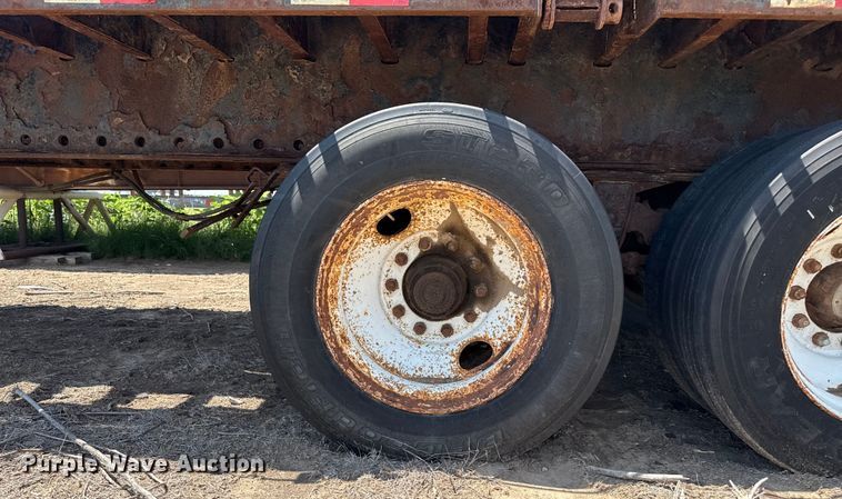 image for item DZ8736 1995 Trailmobile flatbed trailer