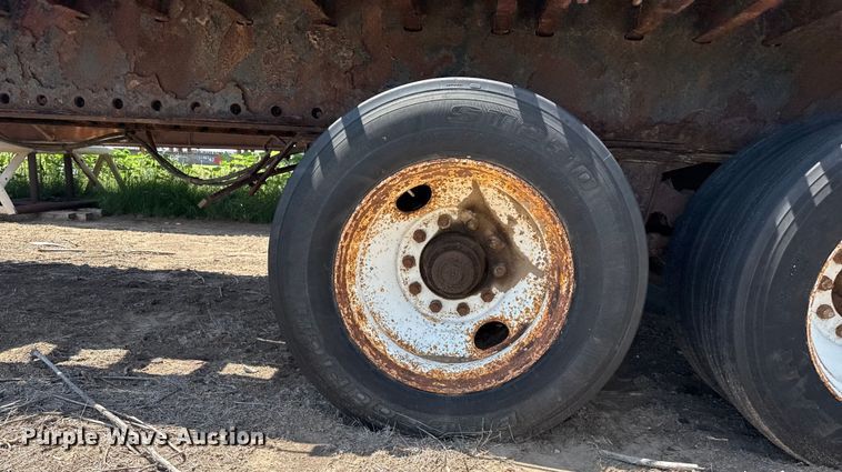 image for item DZ8736 1995 Trailmobile flatbed trailer