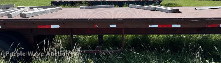 image for item DZ8737 1973 Fruehauf flatbed trailer