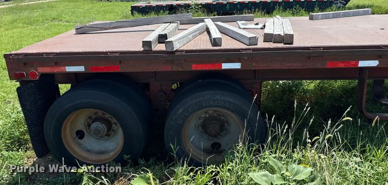 image for item DZ8737 1973 Fruehauf flatbed trailer