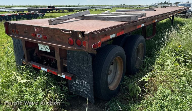 image for item DZ8737 1973 Fruehauf flatbed trailer