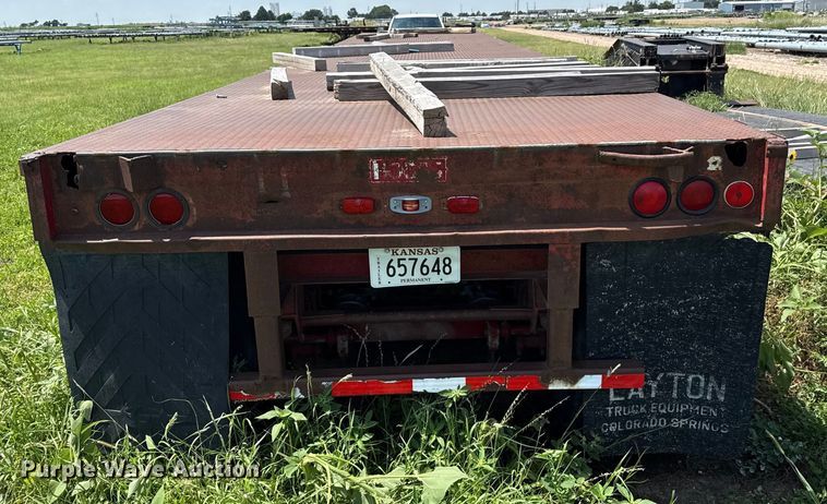 image for item DZ8737 1973 Fruehauf flatbed trailer