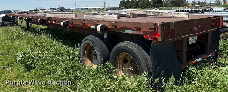 image for item DZ8737 1973 Fruehauf flatbed trailer