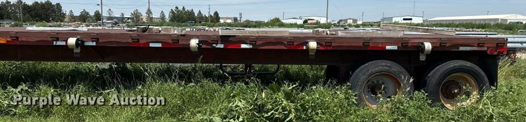image for item DZ8737 1973 Fruehauf flatbed trailer