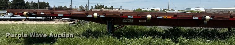 image for item DZ8737 1973 Fruehauf flatbed trailer