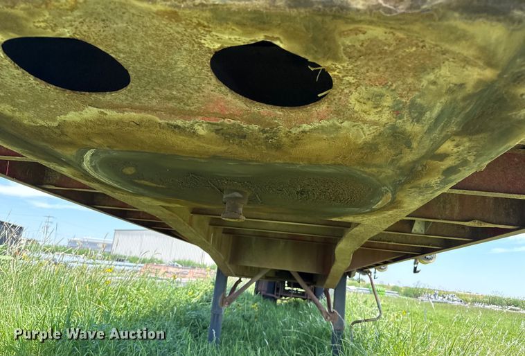 image for item DZ8737 1973 Fruehauf flatbed trailer