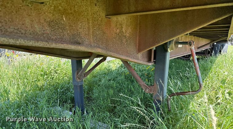 image for item DZ8737 1973 Fruehauf flatbed trailer