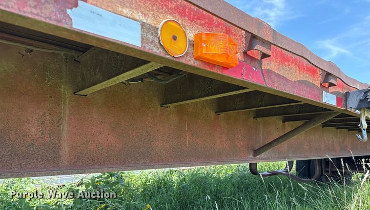 image for item DZ8737 1973 Fruehauf flatbed trailer