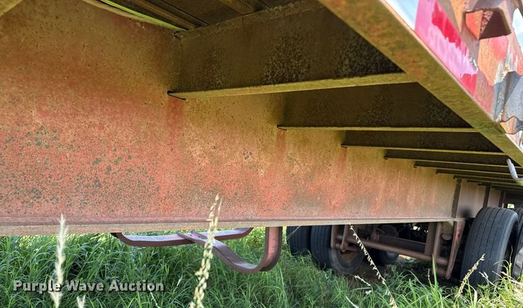 image for item DZ8737 1973 Fruehauf flatbed trailer