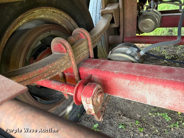 image for item DZ8737 1973 Fruehauf flatbed trailer