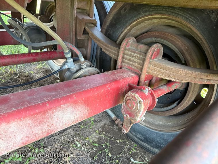 image for item DZ8737 1973 Fruehauf flatbed trailer