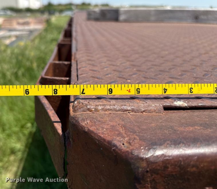 image for item DZ8737 1973 Fruehauf flatbed trailer