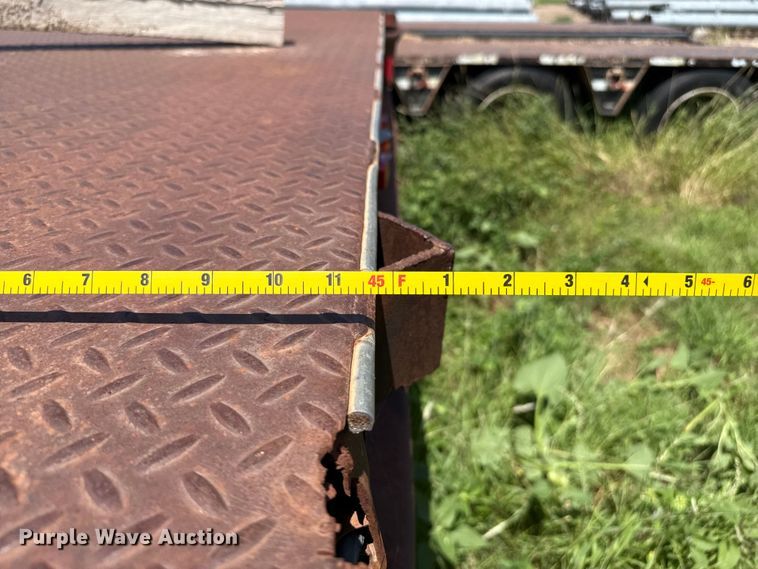 image for item DZ8737 1973 Fruehauf flatbed trailer