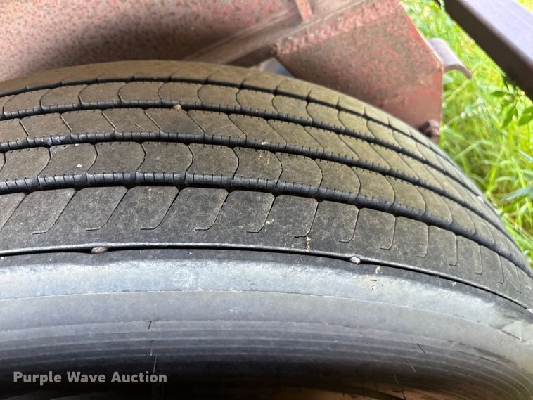 image for item DZ8737 1973 Fruehauf flatbed trailer