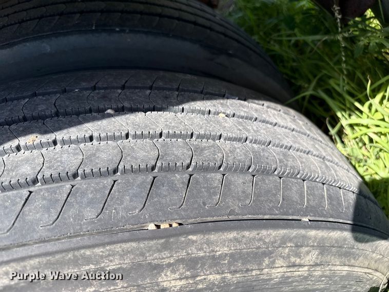 image for item DZ8737 1973 Fruehauf flatbed trailer