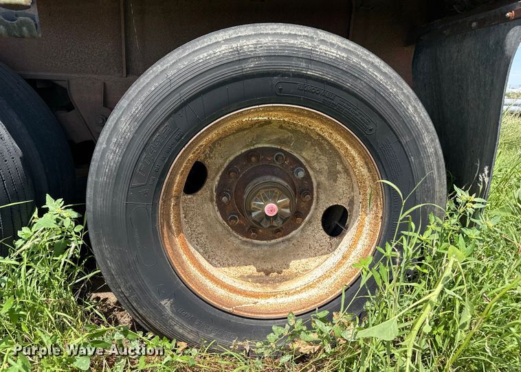 image for item DZ8737 1973 Fruehauf flatbed trailer