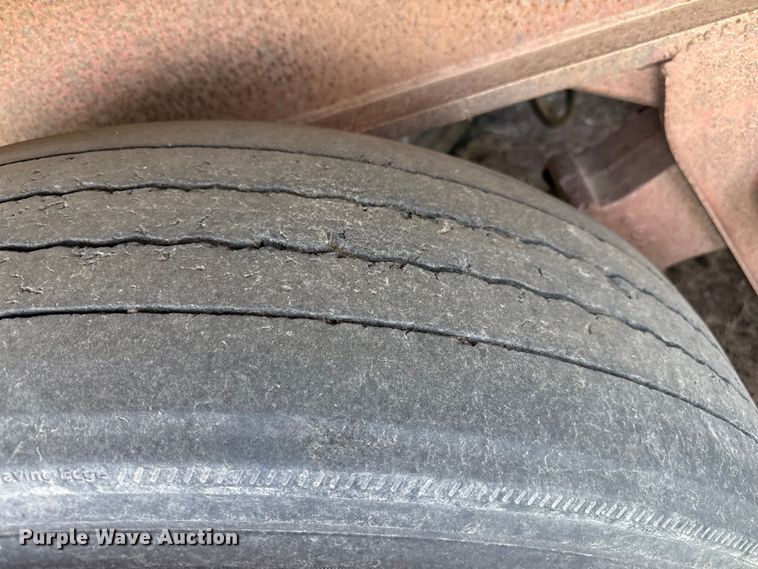 image for item DZ8737 1973 Fruehauf flatbed trailer