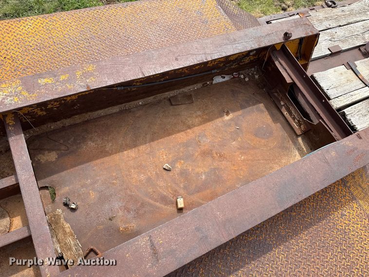 image for item DZ8822 1981 Holden Frame Co. HLB37235 drop deck equipment trailer