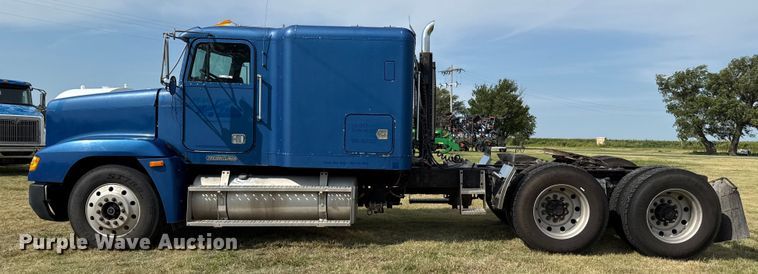 image for item DZ8824 1994 Freightliner USF-1E semi truck