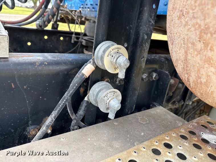 image for item DZ8824 1994 Freightliner USF-1E semi truck