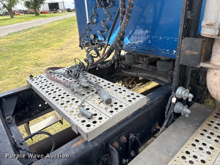 image for item DZ8824 1994 Freightliner USF-1E semi truck