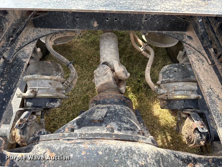 image for item DZ8824 1994 Freightliner USF-1E semi truck