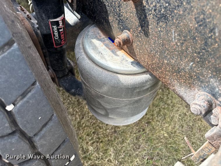 image for item DZ8824 1994 Freightliner USF-1E semi truck