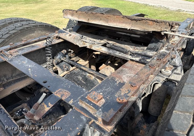 image for item DZ8824 1994 Freightliner USF-1E semi truck