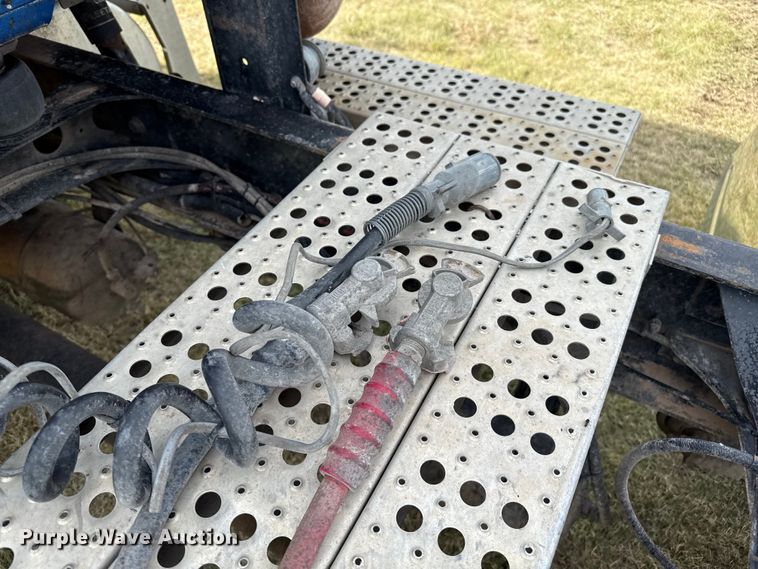 image for item DZ8824 1994 Freightliner USF-1E semi truck