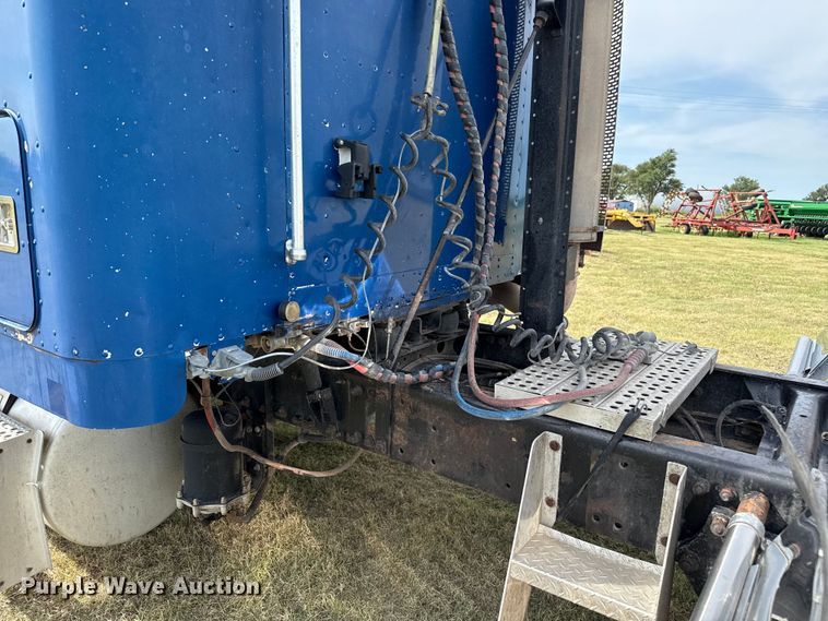 image for item DZ8824 1994 Freightliner USF-1E semi truck