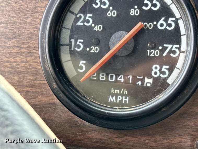 image for item DZ8824 1994 Freightliner USF-1E semi truck