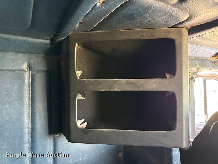 image for item DZ8824 1994 Freightliner USF-1E semi truck