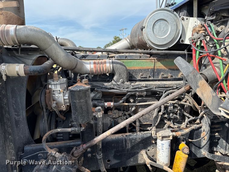 image for item DZ8824 1994 Freightliner USF-1E semi truck