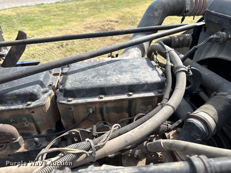 image for item DZ8824 1994 Freightliner USF-1E semi truck