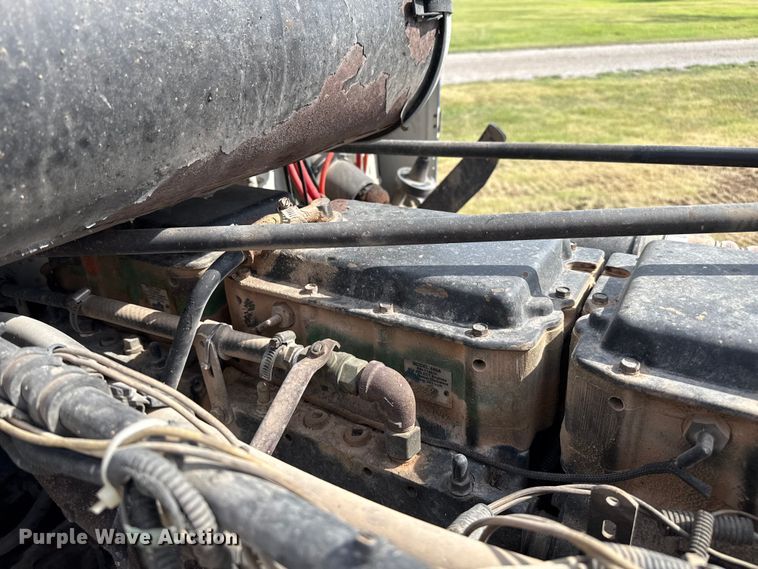 image for item DZ8824 1994 Freightliner USF-1E semi truck