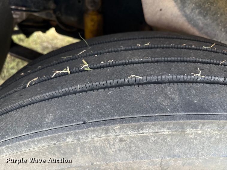 image for item DZ8824 1994 Freightliner USF-1E semi truck