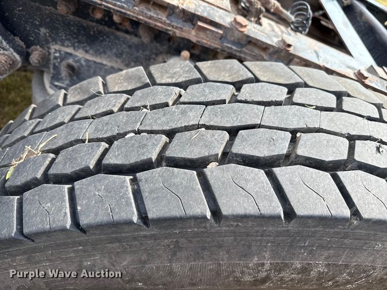 image for item DZ8824 1994 Freightliner USF-1E semi truck